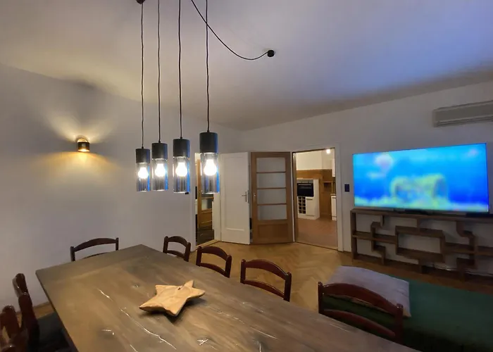 Honiger Historic Townhouse Center 12min - Airport 11min דירה *
