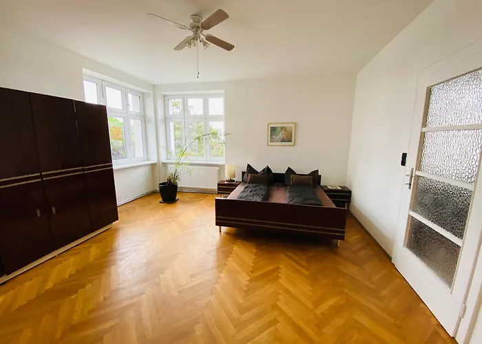 דירה Honiger Historic Townhouse Center 12min - Airport 11min *