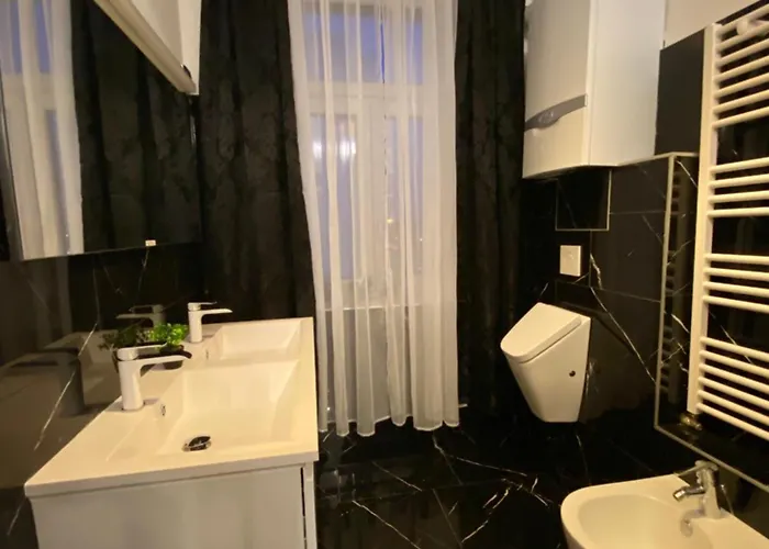 דירה Honiger Historic Townhouse Center 12min - Airport 11min