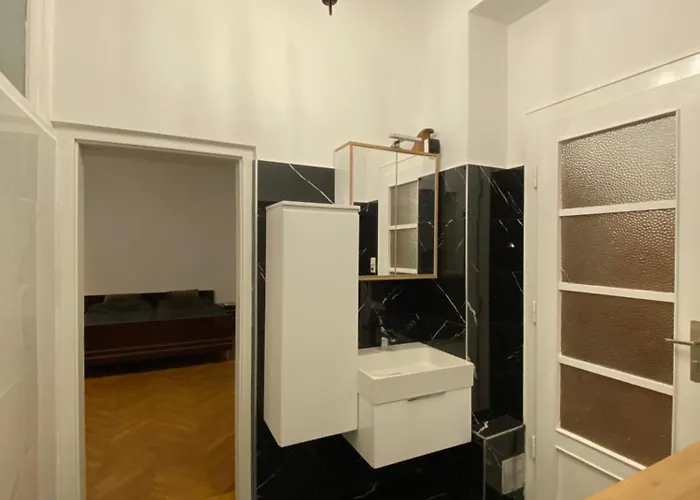 דירה Honiger Historic Townhouse Center 12min - Airport 11min