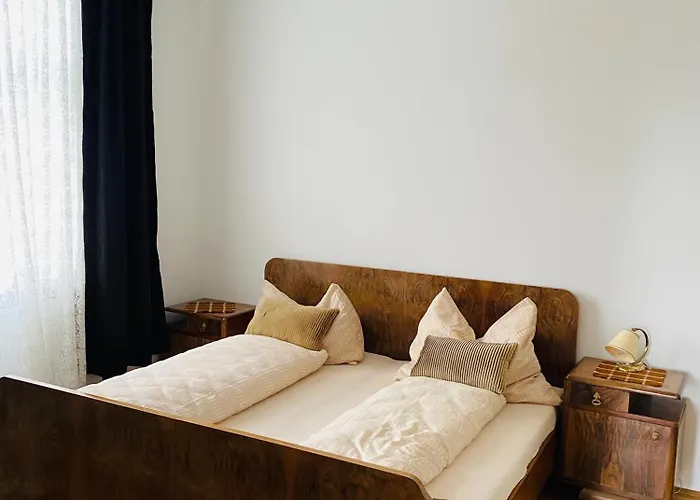 דירה Honiger Historic Townhouse Center 12min - Airport 11min *
