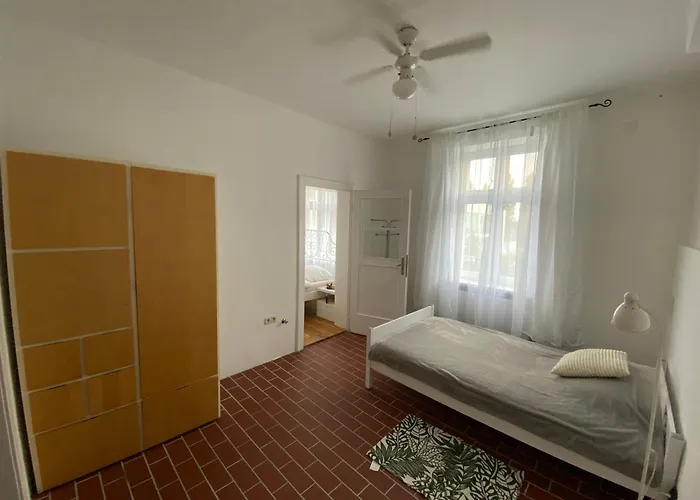 דירה Honiger Historic Townhouse Center 12min - Airport 11min