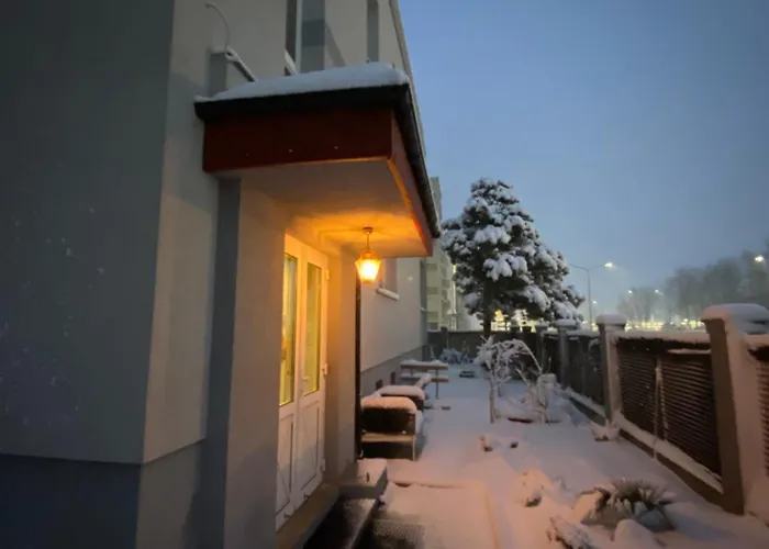 דירה Honiger Historic Townhouse Center 12min - Airport 11min *